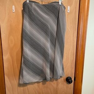 (EUC) Venizia Jeans Co. Black & White Striped Skirt 26/28